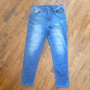 StitchFix KanCan size 32 skinny jeans